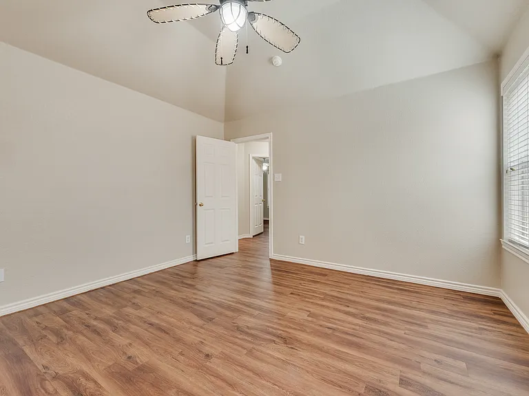 9005 Stewart St — Photo 14