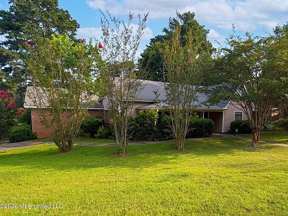 2nd image of 604 Bradford Dr