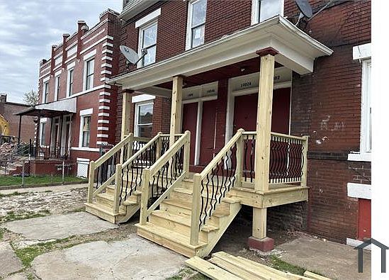 5th image of 1402 Granville Pl