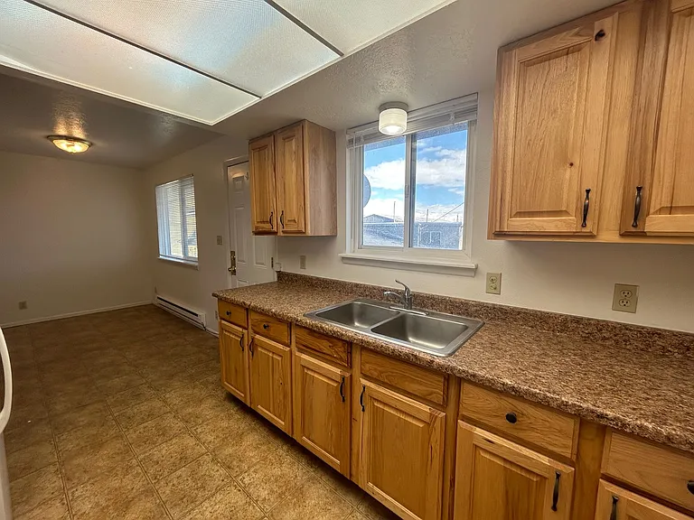 Main 819 S — Photo 17