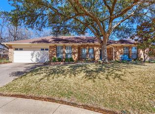 1002 Woodhaven Ct, Euless, TX 76039