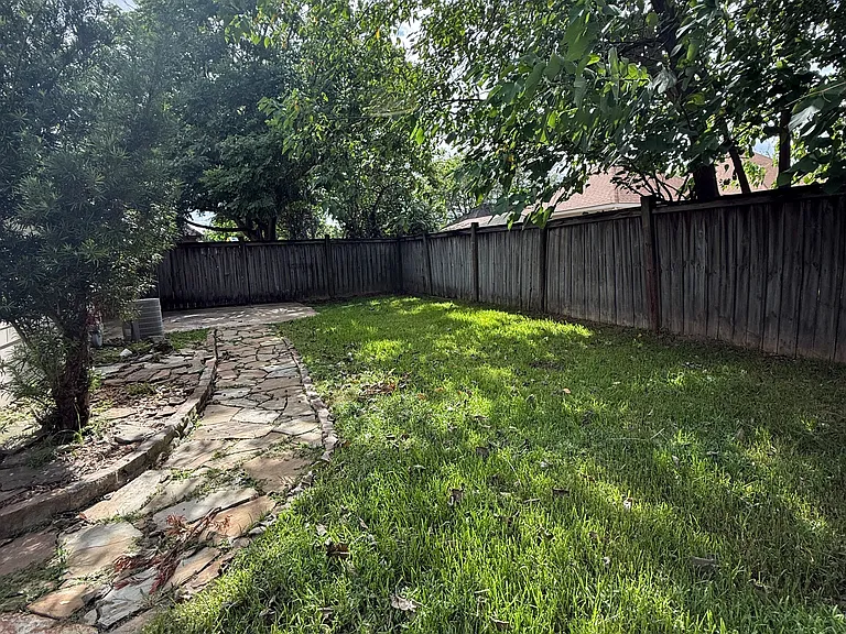 10243 Hillmont Ave — Photo 7