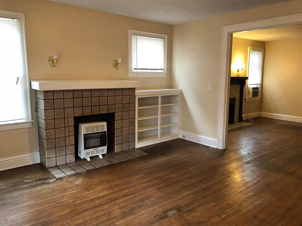 1st image of 924-926 W 11th Ave