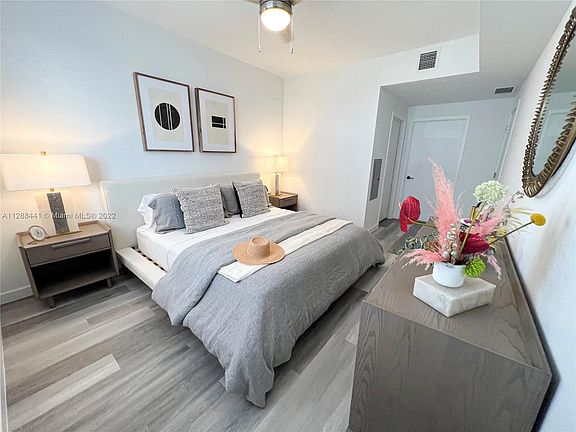 3rd image of 401 Hialeah Dr #327
