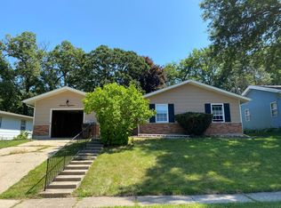 1118 N Cumberland Cir, McHenry, IL 60050
