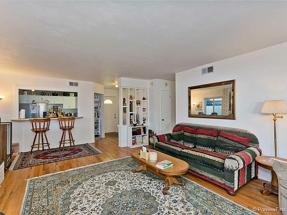 4th image of 8590 Pinecrest Ave