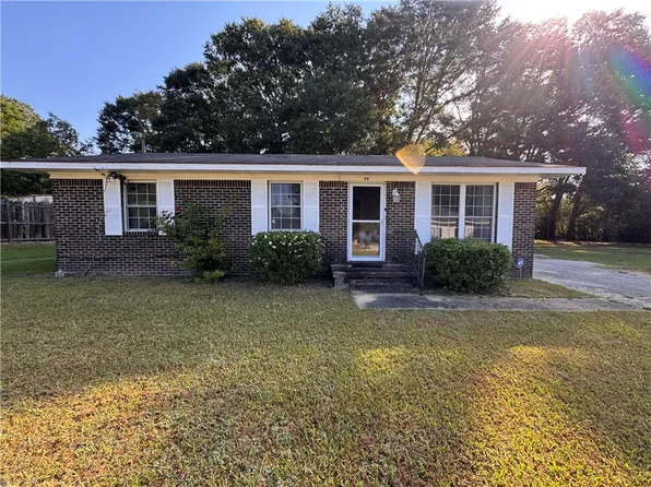 44 W College St N, Notasulga, AL 36866