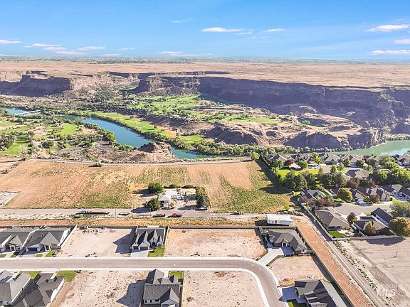2nd image of 595 Canyon Falls Dr