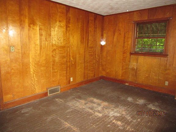 2nd image of 215 Amy Ave