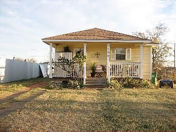 1st image of 109 E Lincoln Ave