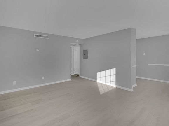 5th image of 3700 Chateau Ln #29