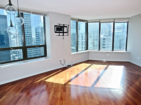 5th image of 400 N La Salle Dr APT 4404