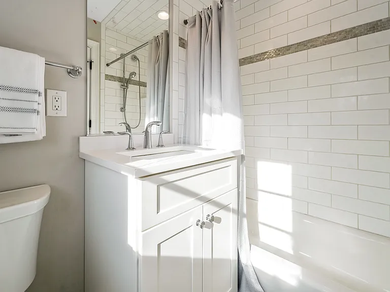 2nd Floor Full Bath