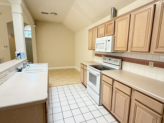4th image of 3021 Silver Springs Ln