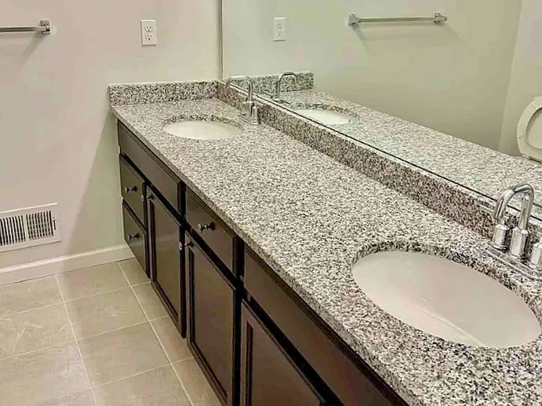 4861 Ludlow Ln — Photo 10