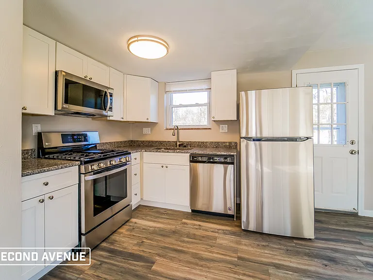 512 Holly Dr — Photo 2