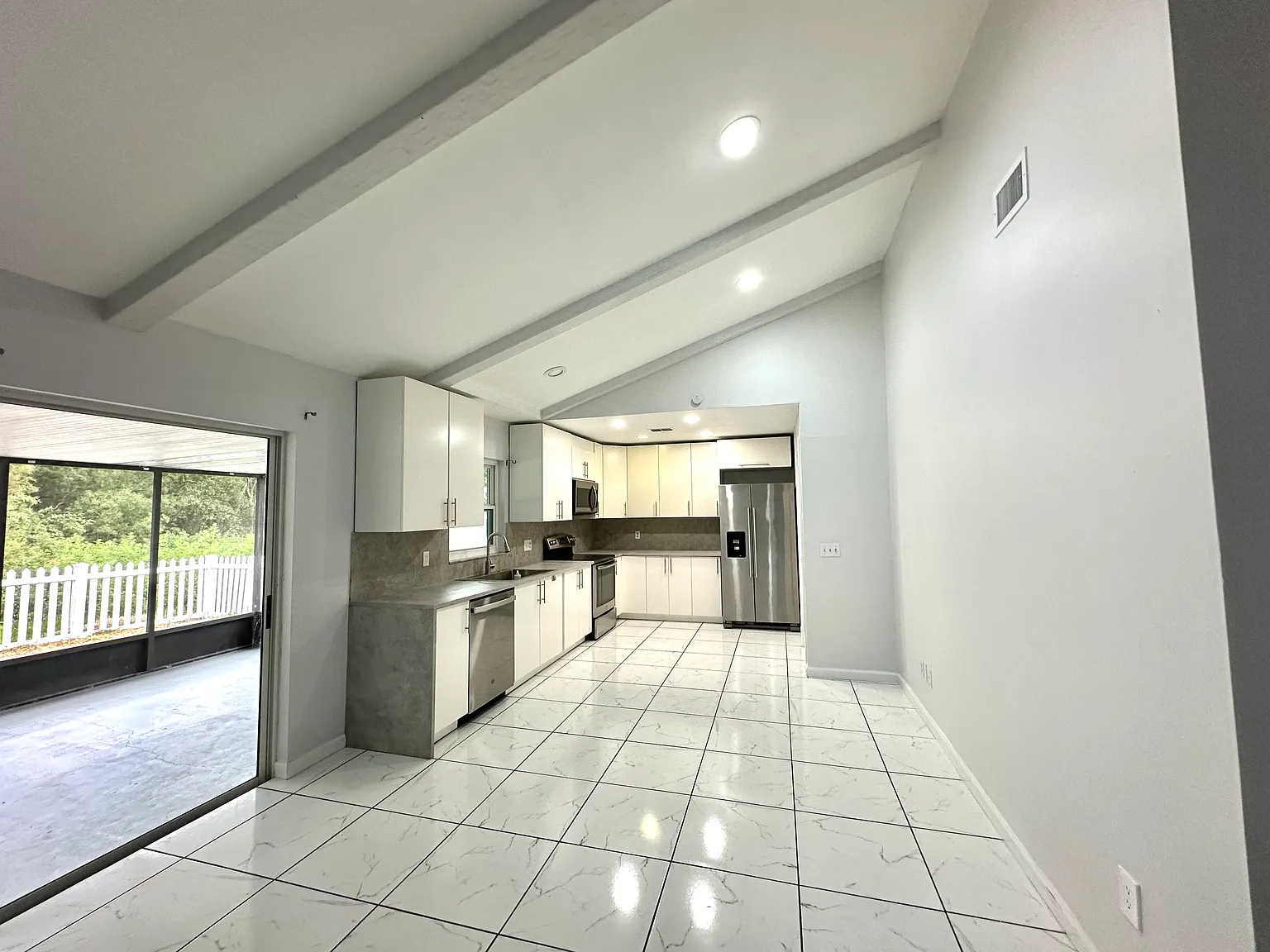 3 bed, 1328 sqft, $2,500 — Photo 4