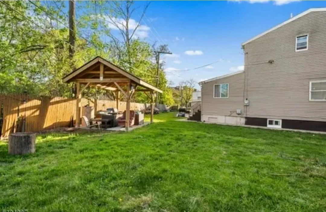 2 bed, $2,200 — Photo 1