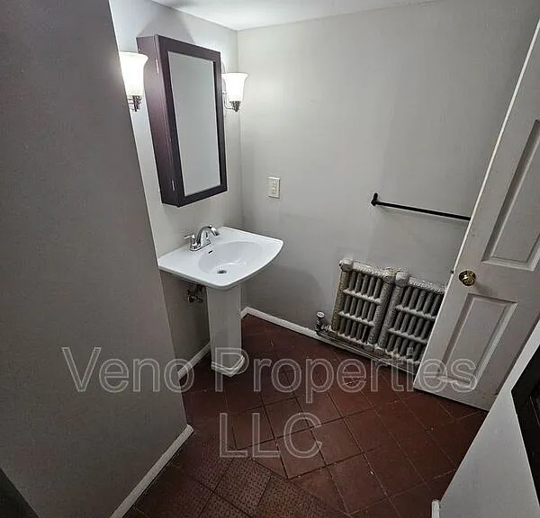 293 Hudson Ave #G — Photo 10