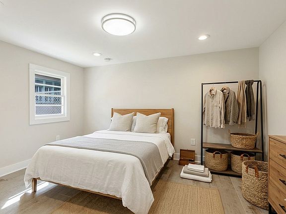 3rd image of 1724 Constantinople St #A