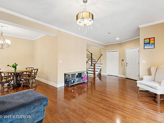 4th image of 670 Ballantrae Dr #900C