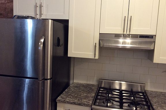 2nd image of 500 11th St APT 1R