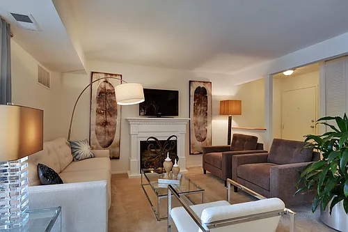Hickory Hills Condominiums Photo 1