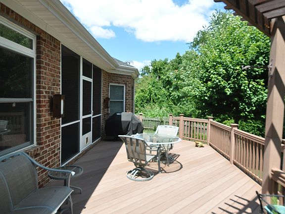 4th image of 137 Niblick Cir