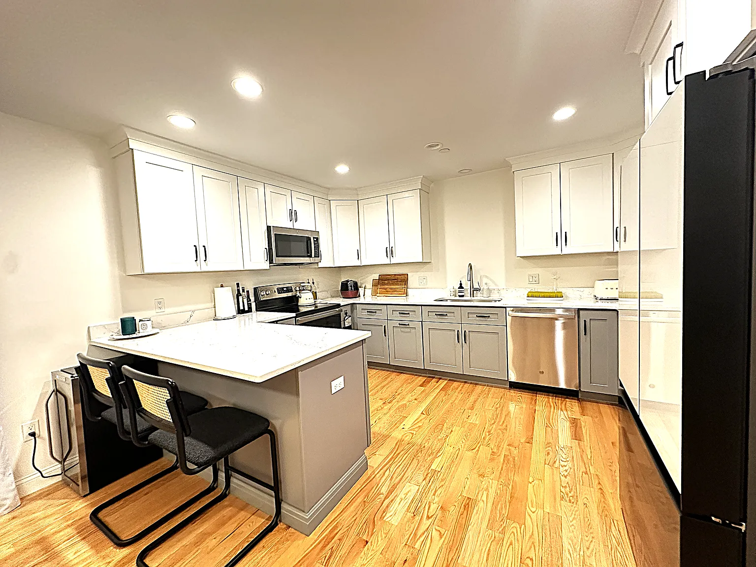 2 bed, 2.5 bath, 2030 sqft, $4,500 — Photo 3