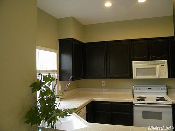 3rd image of 107 Lynton Ct