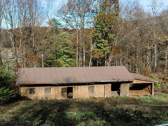 3rd image of 270 Droke Ln