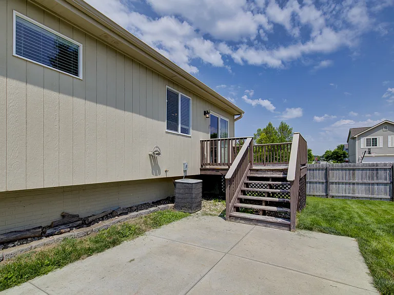 6107 S 190th Ter — Photo 18