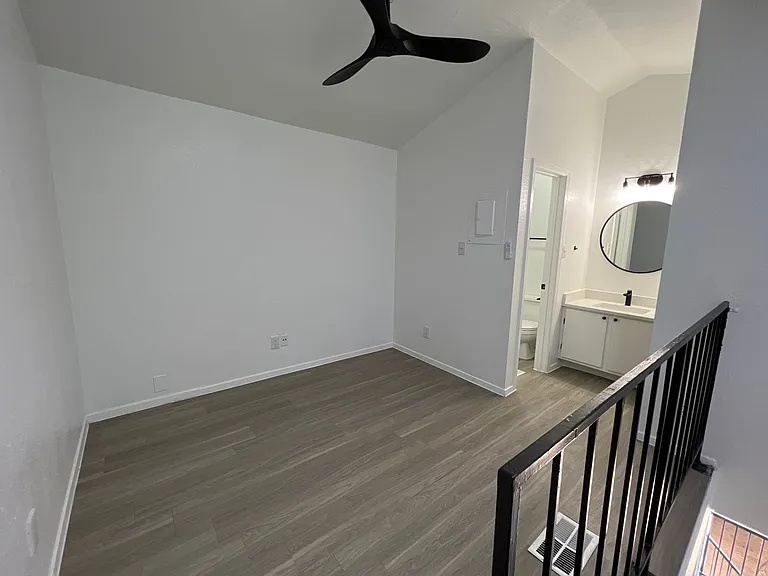 Townhollow Apartments — Photo 14