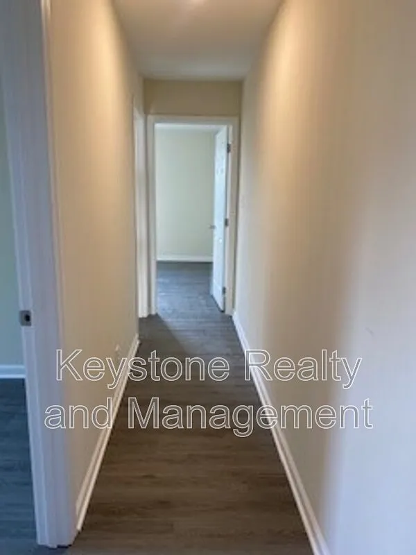 2 bed, 1.0 bath, 1120 sqft, $975 — Photo 2
