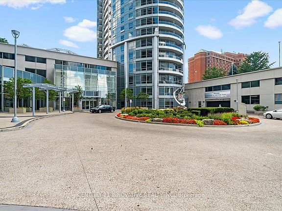 3rd image of 125 Village Green Sq #3501