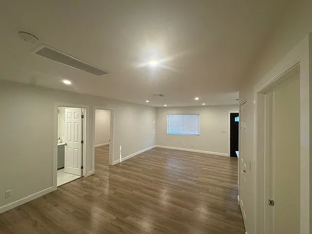 18641 Gledhill St — Photo 3