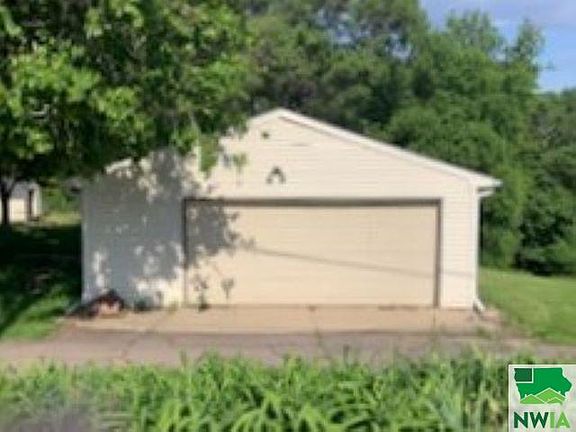 3rd image of 2528 Jay Ave
