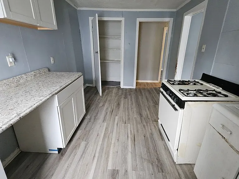 407 E 13th St #2 — Photo 3
