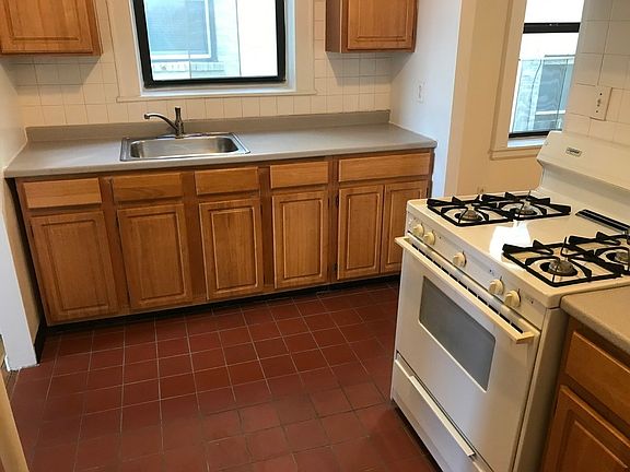 4th image of 21-71 27th St #C1