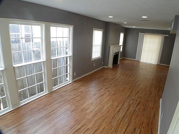 2nd image of 2041 Richmond Ave