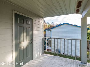 1079 SW Barrington Dr APT 201, Oak Harbor, WA 98277