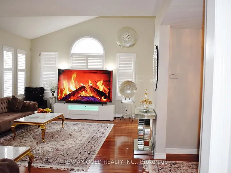 28 Bushberry Rd N — Photo 6