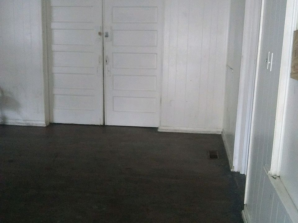 2nd image of 1302 1/2 N Ashley St