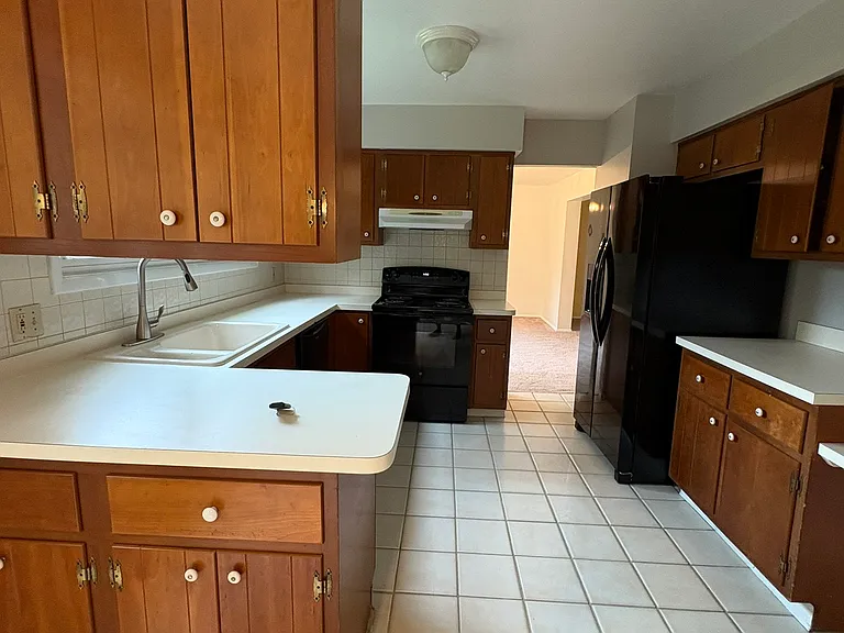 9237 White Oaks Cir — Photo 10