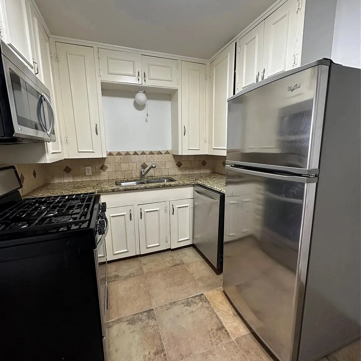 1 bed, 768 sqft, $1,555 — Photo 2