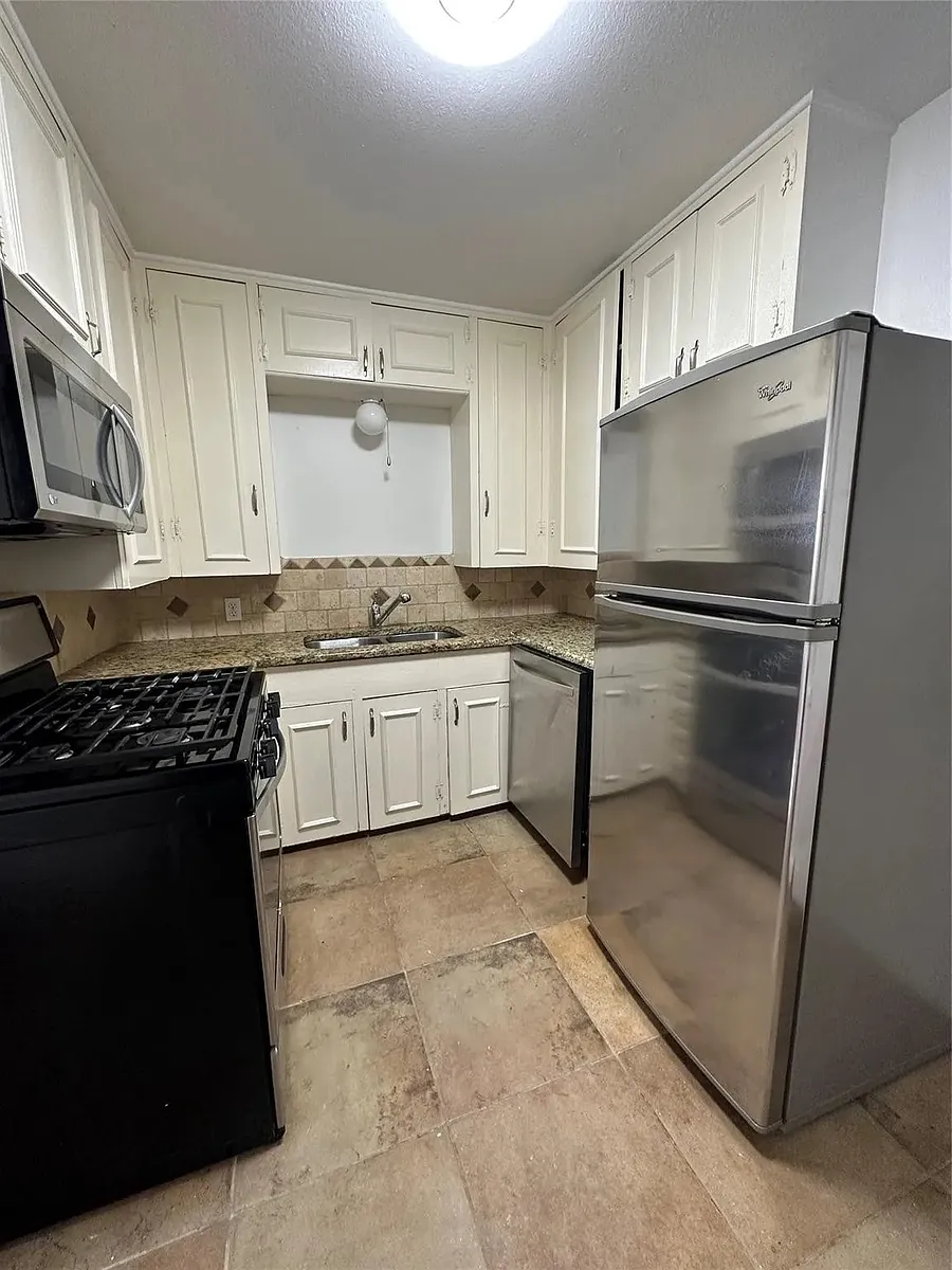Building Photo - 4031 Cole Ave #H