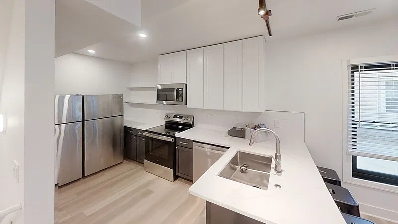 6 bed, 3.5 bath, 1477 sqft, $7,795 — Photo 4