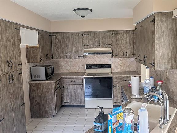 3rd image of 3720 PIN OAKS STREET