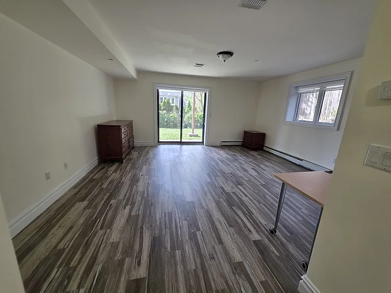 527 Roff Ave #B — Photo 11