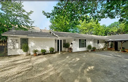 2407B Winsted Ln Photo 1